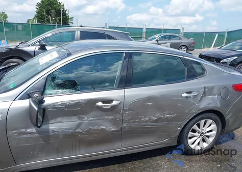 2016 Kia Optima Ex z USA, uszkodzony, nr VIN 5XXGU4L30GG111513